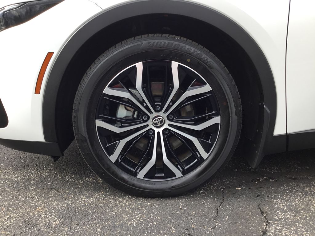 Thumbnail: 2023 Toyota Crown - 9