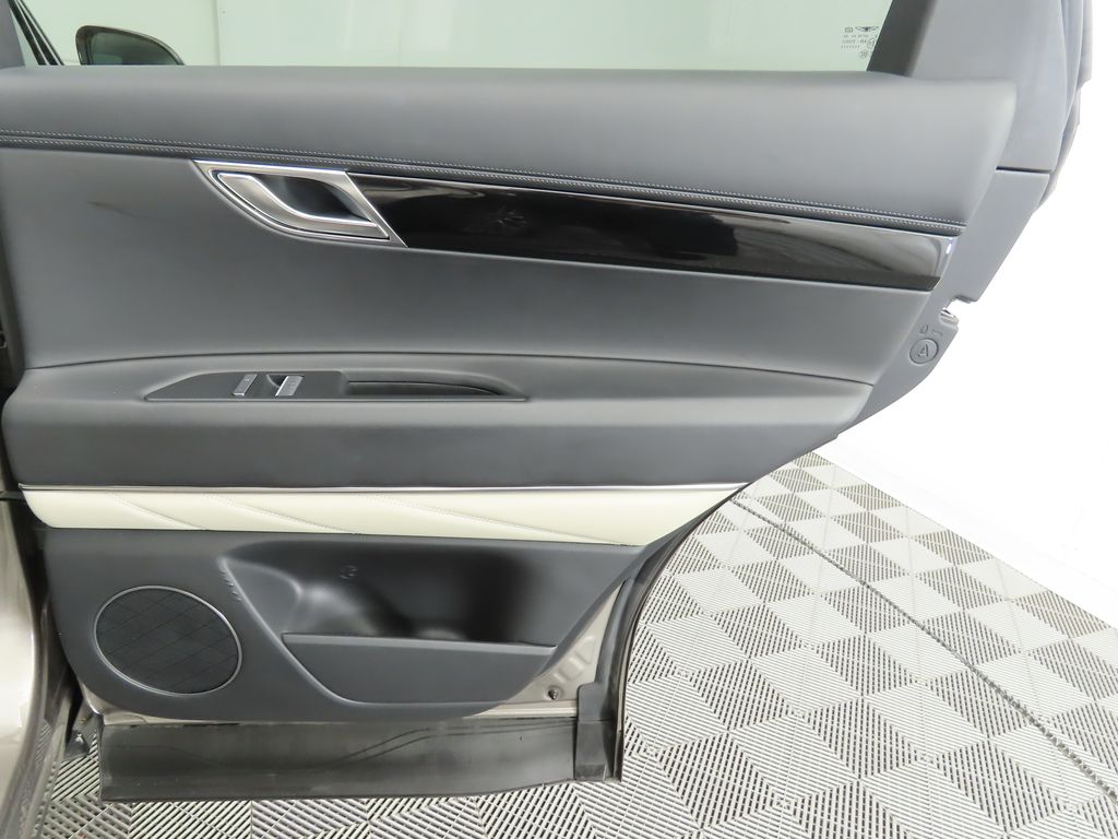 Thumbnail: 2021 Genesis GV80 - 27