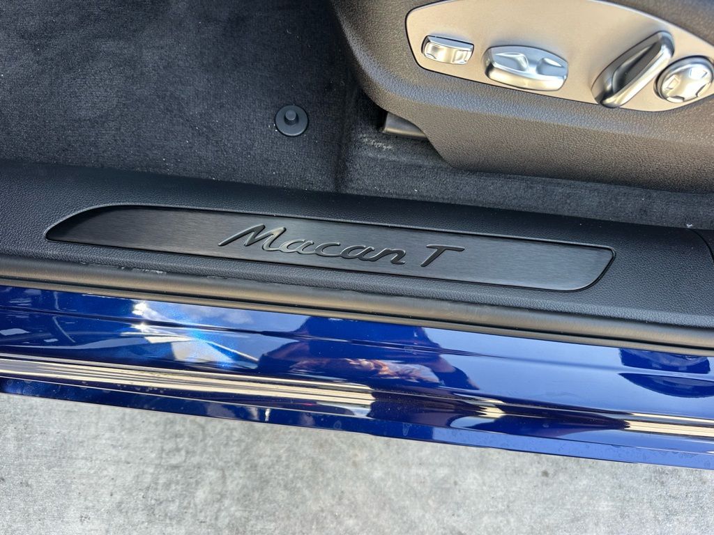 Thumbnail: 2026 Porsche Macan - 22