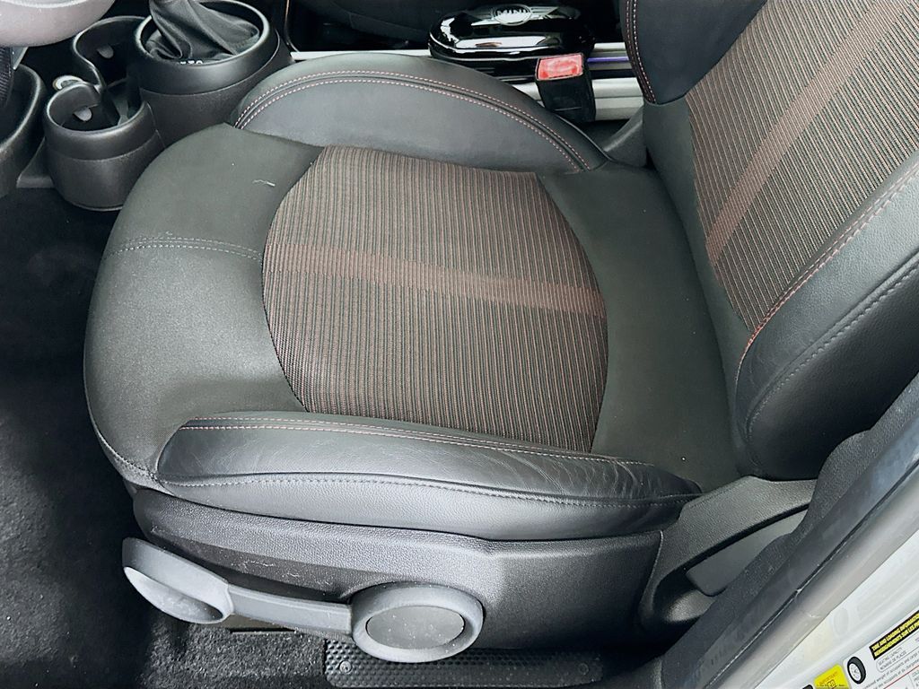 Thumbnail: 2013 MINI Cooper Countryman - 17