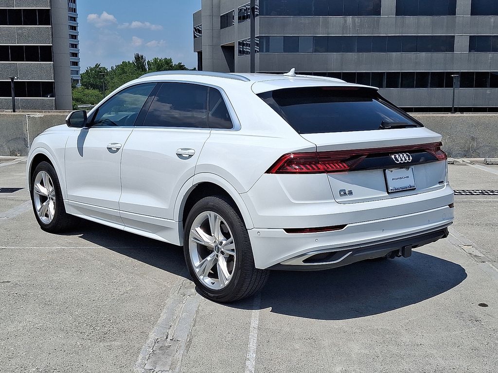 Thumbnail: 2020 Audi Q8 - 10