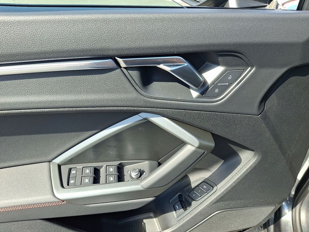 Thumbnail: 2025 Audi Q3 - 9
