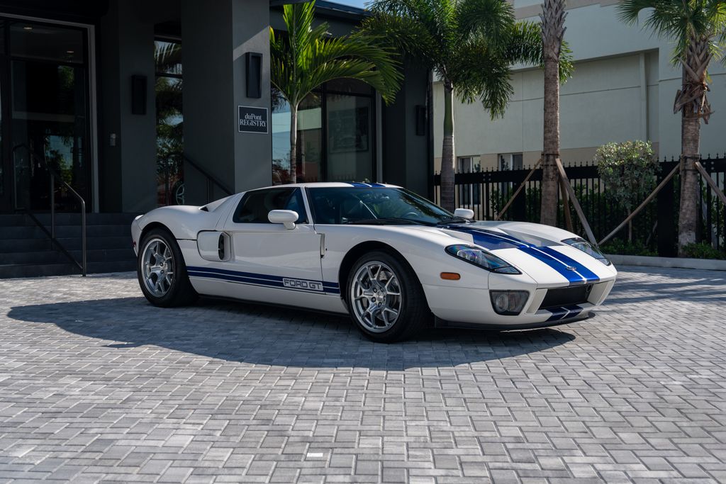 Centennial White Clearcoat 2005 Ford GT Coupe Rear-Wheel Drive 6-Speed Manual