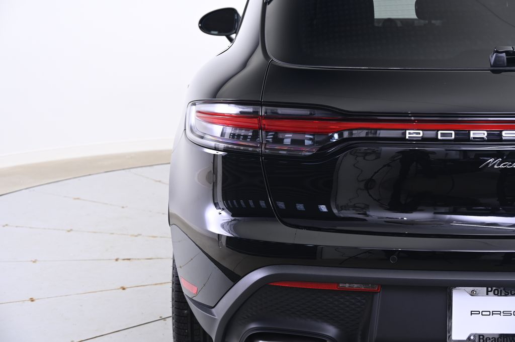 Thumbnail: 2025 Porsche Macan - 13
