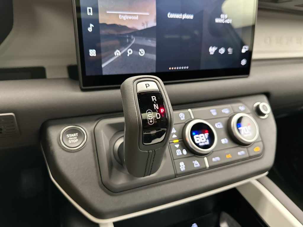 2025 Land Rover Defender 110 12