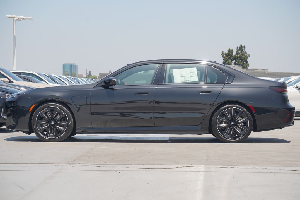 Thumbnail: 2025 BMW 7 Series - 4