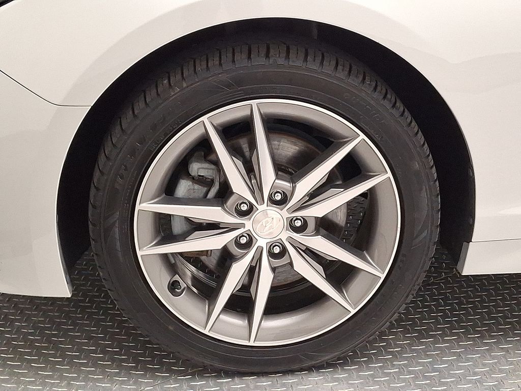 2017 Hyundai Sonata Sport 8