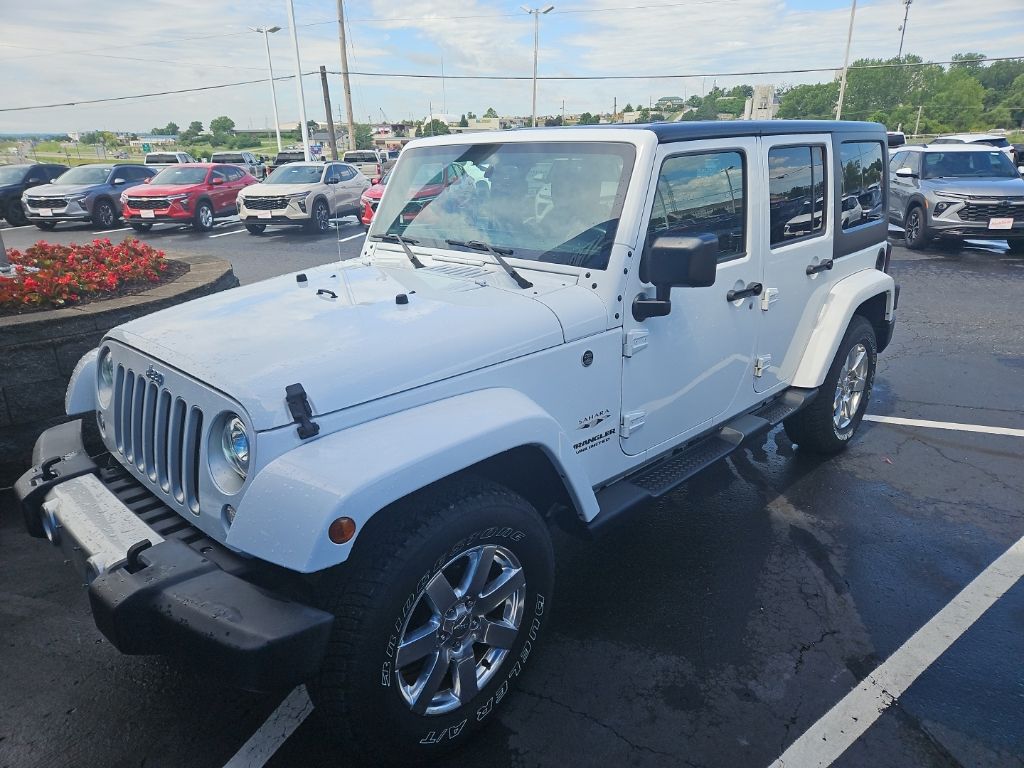 Bright White Clearcoat 2017 Jeep Wrangler Unlimited Sahara 4WD SUV / Crossover Four-Wheel Drive 6-Speed Manual