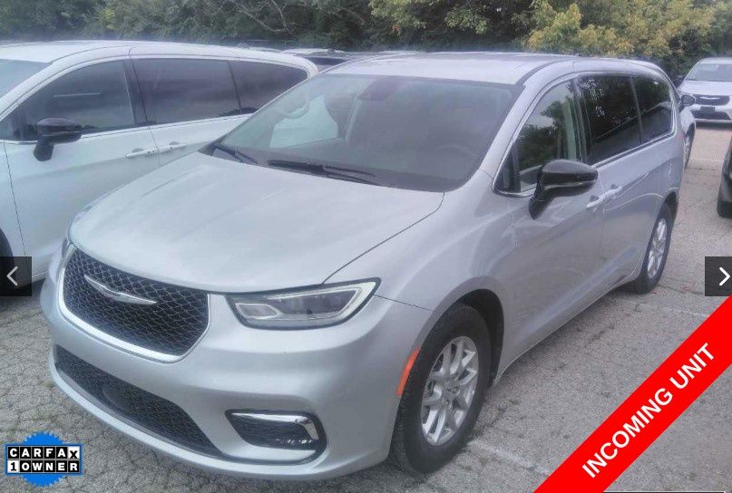 Silver Mist Clearcoat 2024 Chrysler Pacifica Minivan Front-Wheel Drive 9-Speed Automatic
