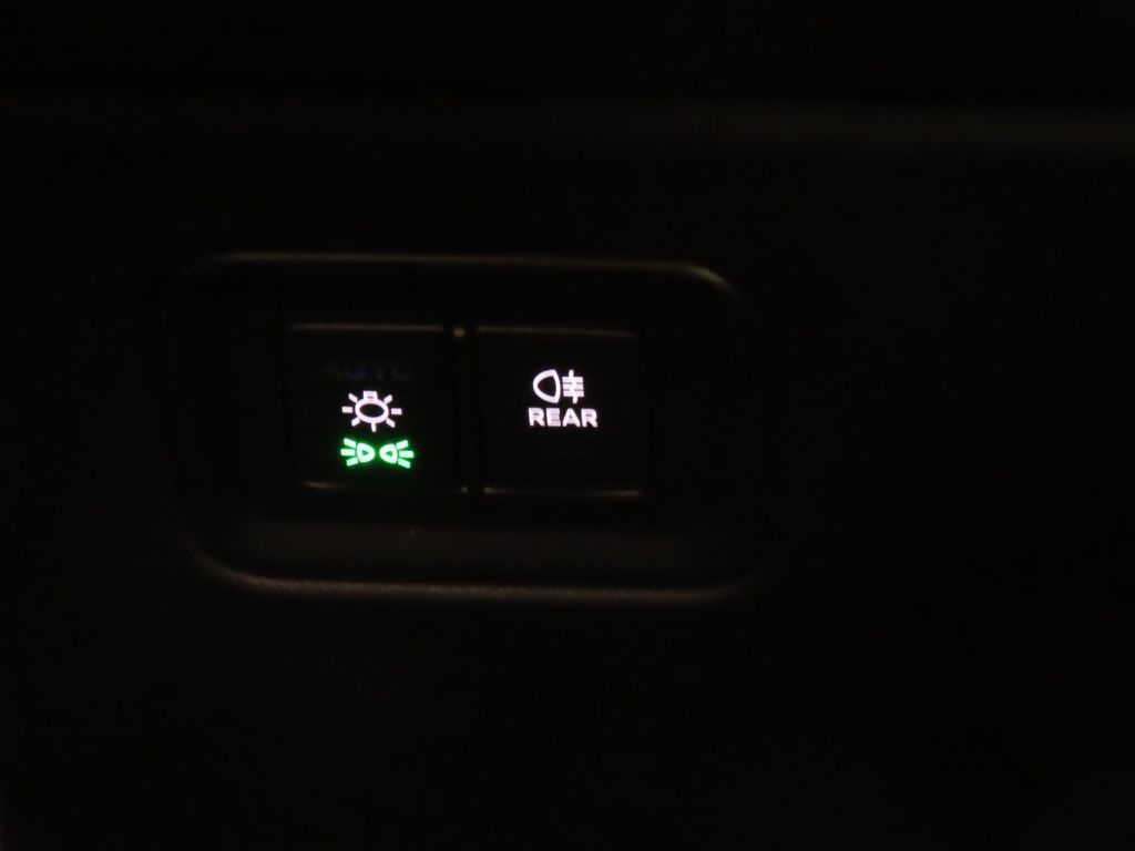 Thumbnail: 2026 Porsche Macan - 25