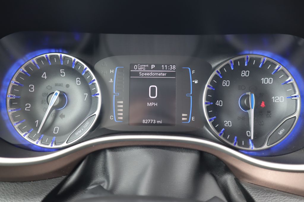 Thumbnail: 2017 Chrysler Pacifica - 32