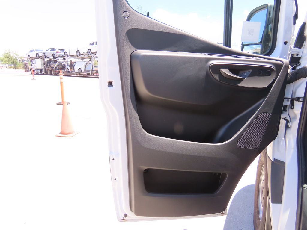 Thumbnail: 2025 Mercedes-Benz Sprinter - 22
