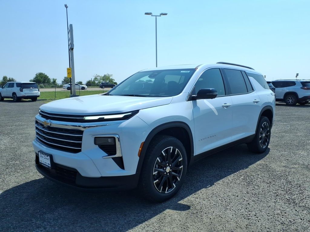 Polar White 2026 Chevrolet Traverse SUV / Crossover Front-Wheel Drive 8-Speed Automatic
