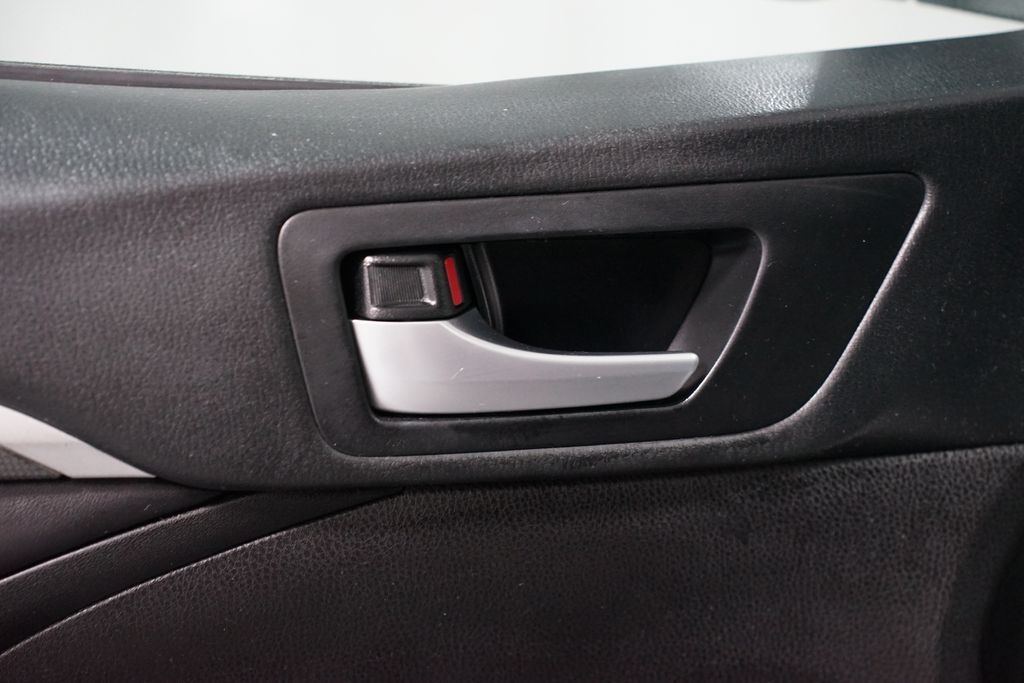 Thumbnail: 2018 Toyota Highlander - 32