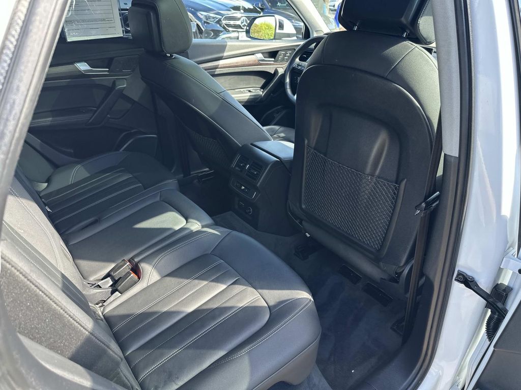 Thumbnail: 2021 Audi Q5 - 24