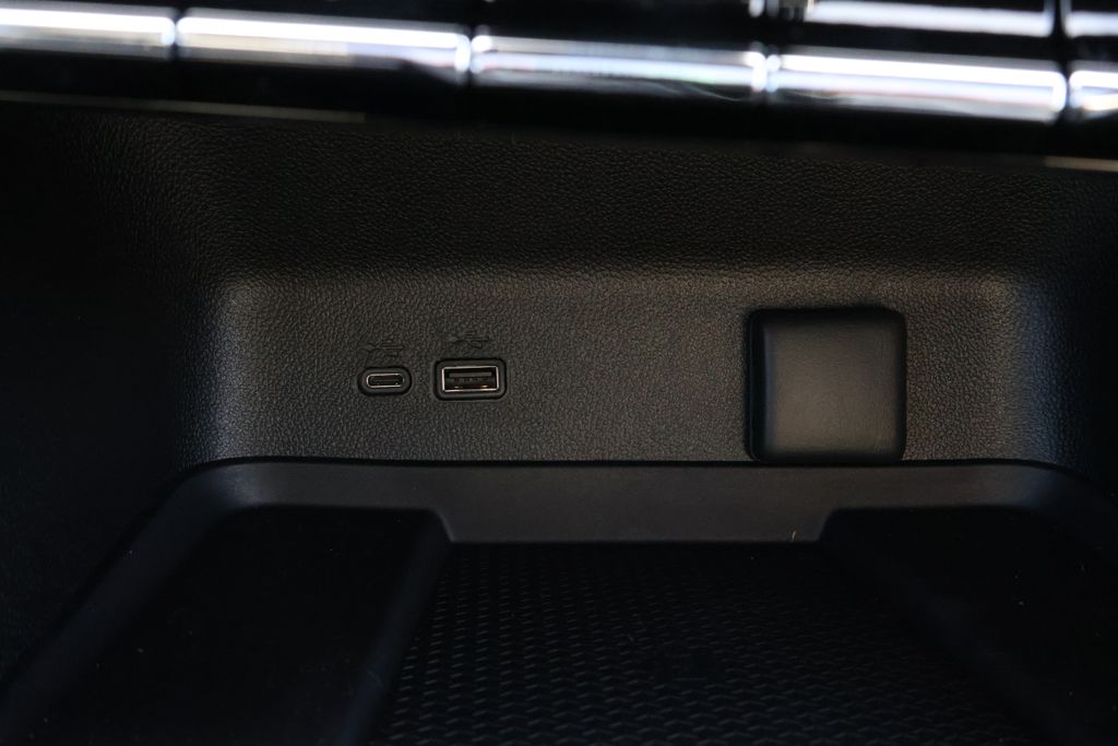 Thumbnail: 2026 Chevrolet Traverse - 32