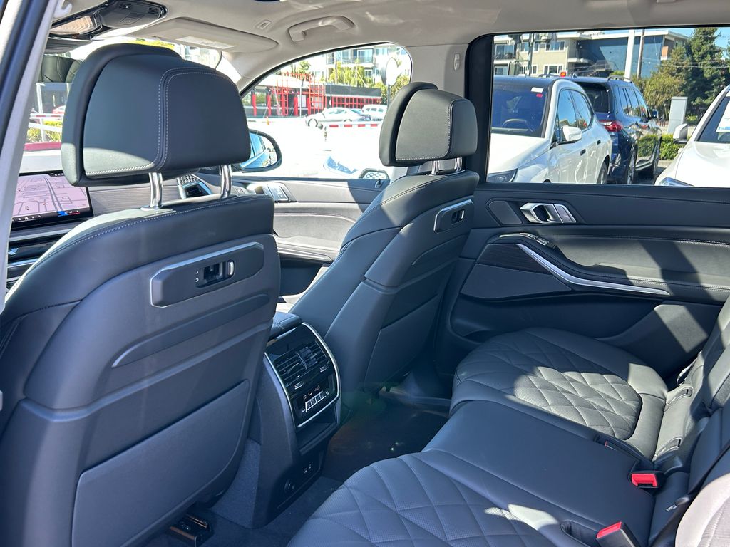 Thumbnail: 2026 BMW X7 - 31
