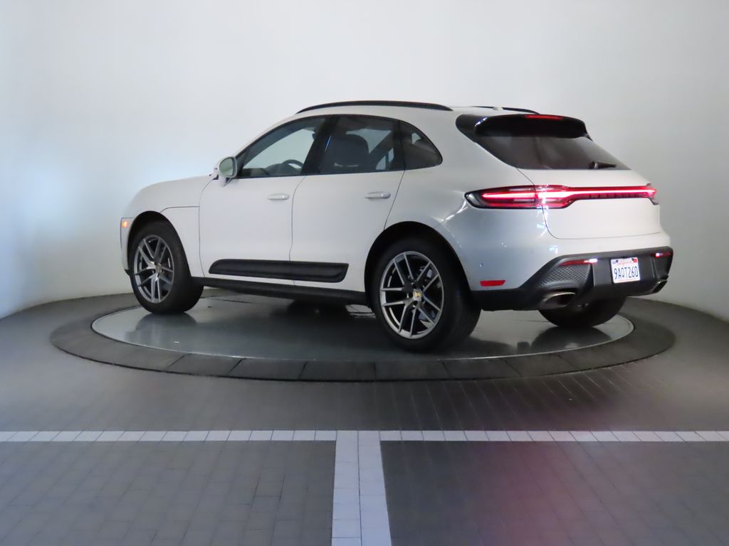 Thumbnail: 2022 Porsche Macan - 3