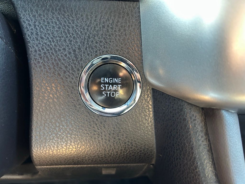 Thumbnail: 2017 Toyota Highlander - 30