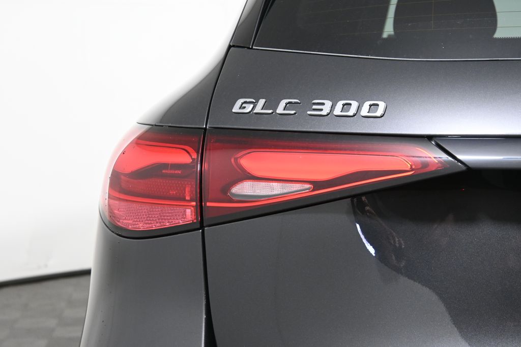 2025 Mercedes-Benz GLC 300 12