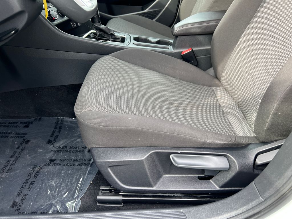 Thumbnail: 2019 Volkswagen Jetta - 15