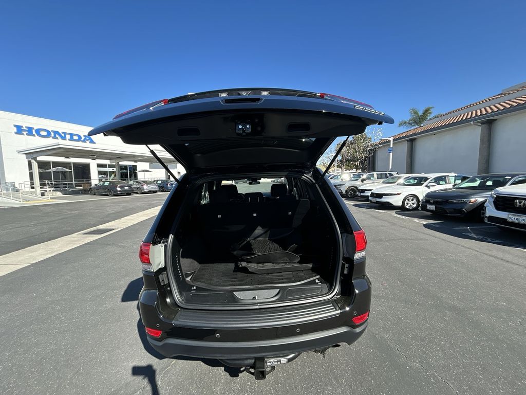 Thumbnail: 2018 Jeep Grand Cherokee - 24