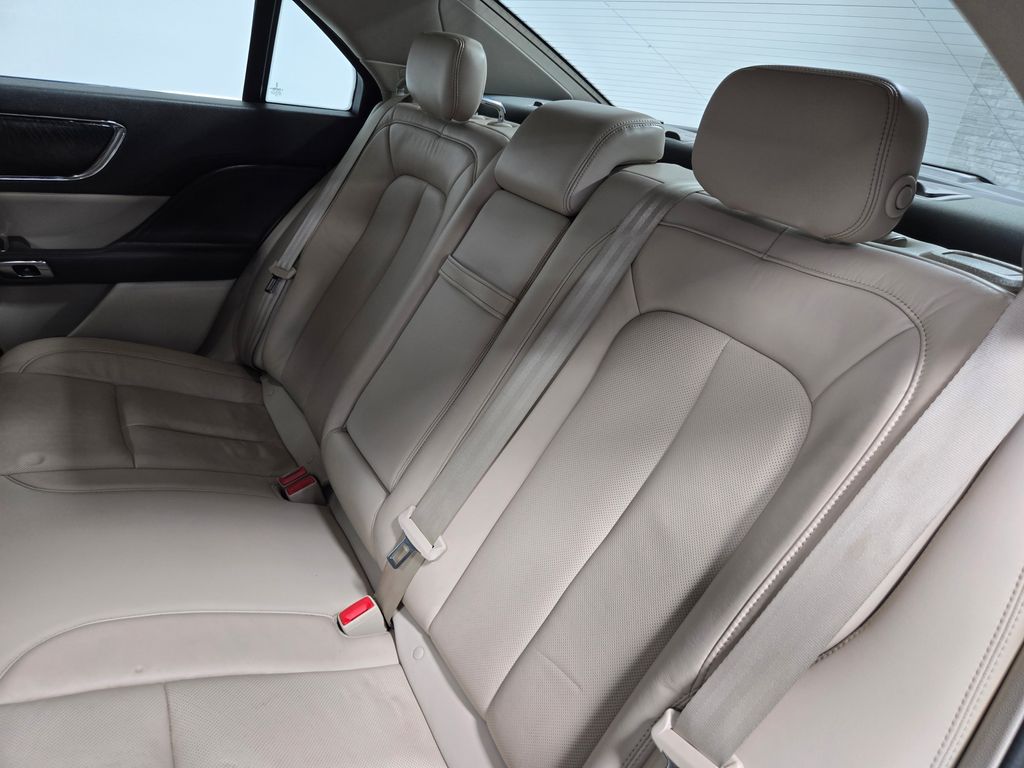 2017 Lincoln Continental Reserve - Photo 32