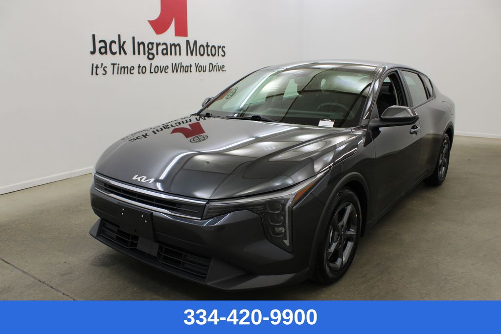 used 2025 Kia K4 car