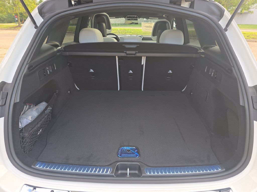 New 2027 White Mercedes-Benz GLC 300 image 19