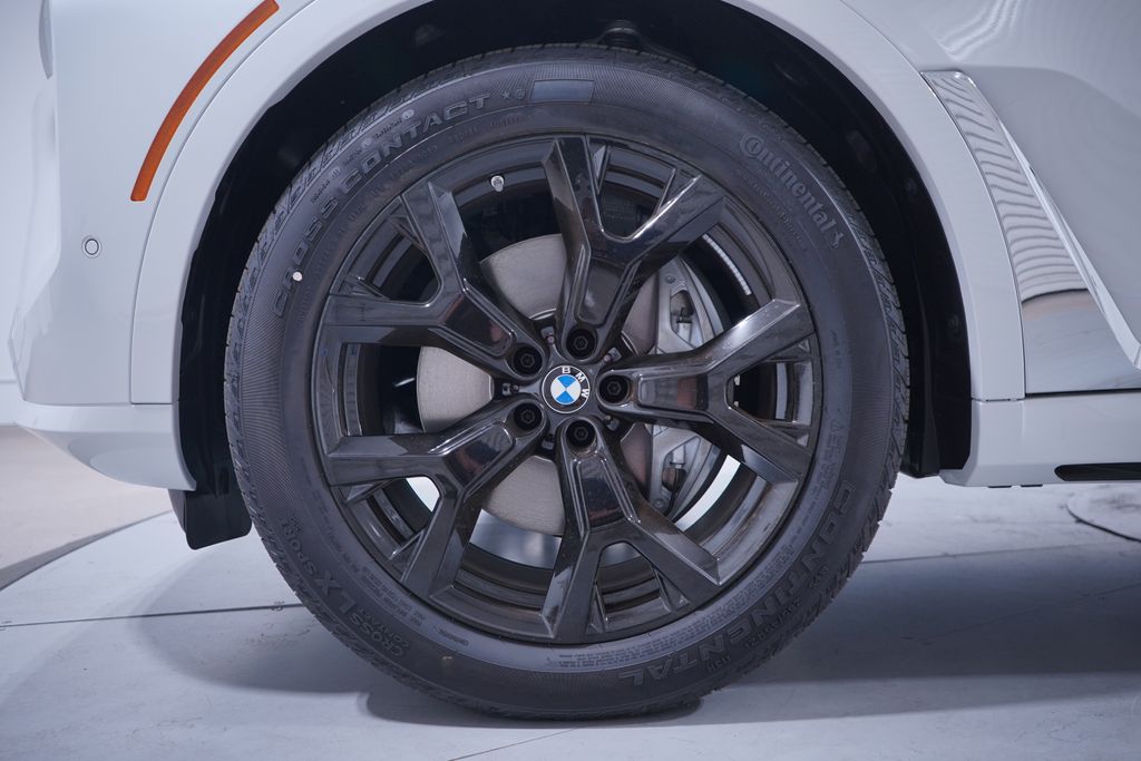 2025 BMW X7 xDrive40i 2