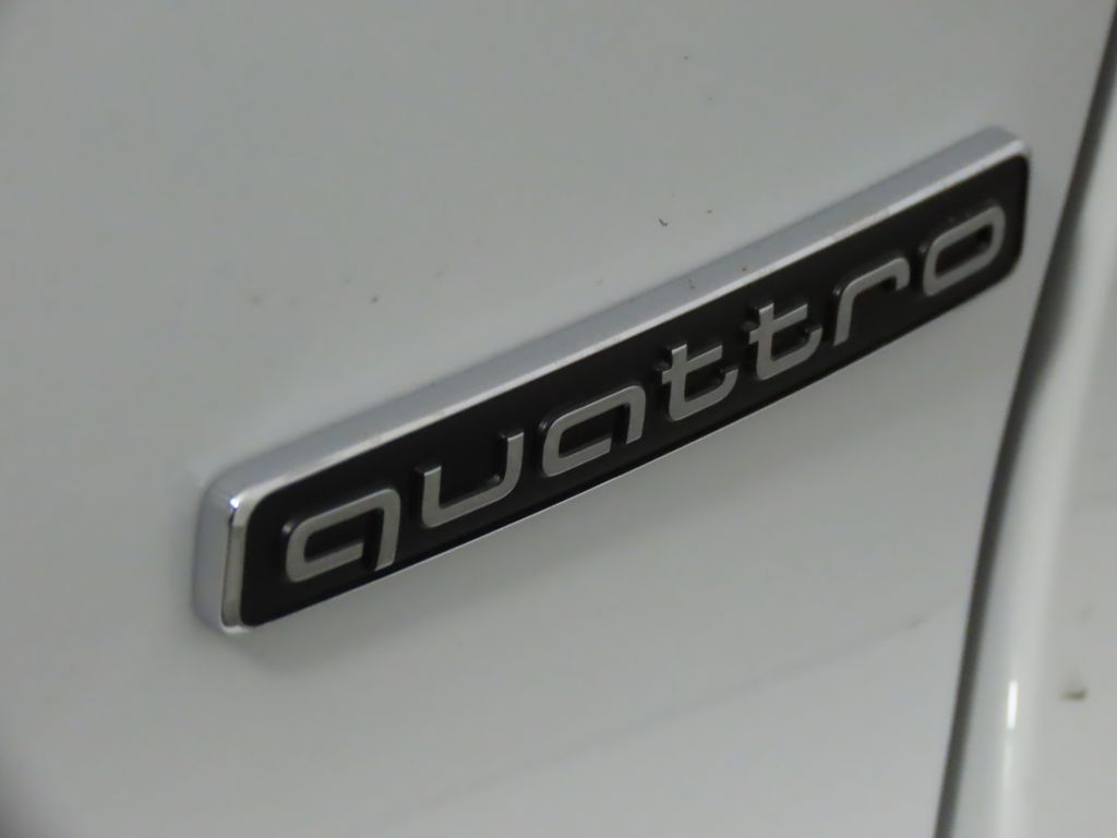 Thumbnail: 2025 Audi Q4 e-tron - 10