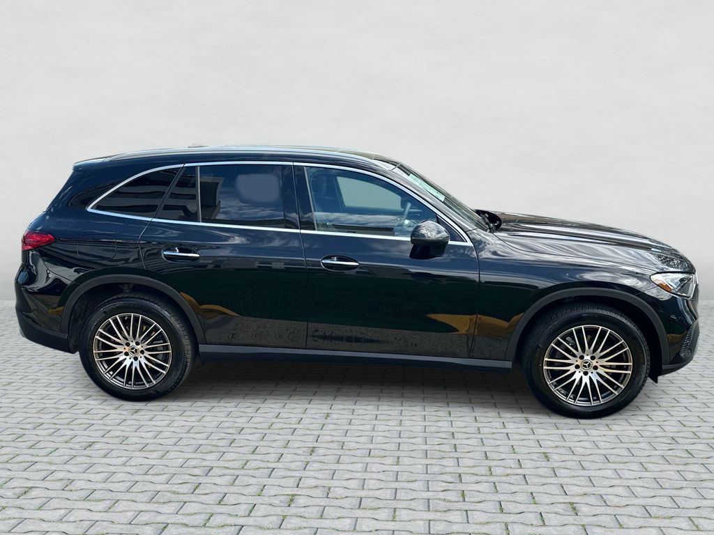 Thumbnail: 2026 Mercedes-Benz GLC - 9