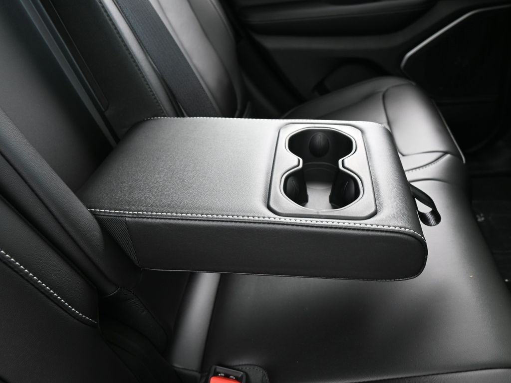 New 2026 Diamond Black Crystal Pearlcoat Jeep Limited image 37