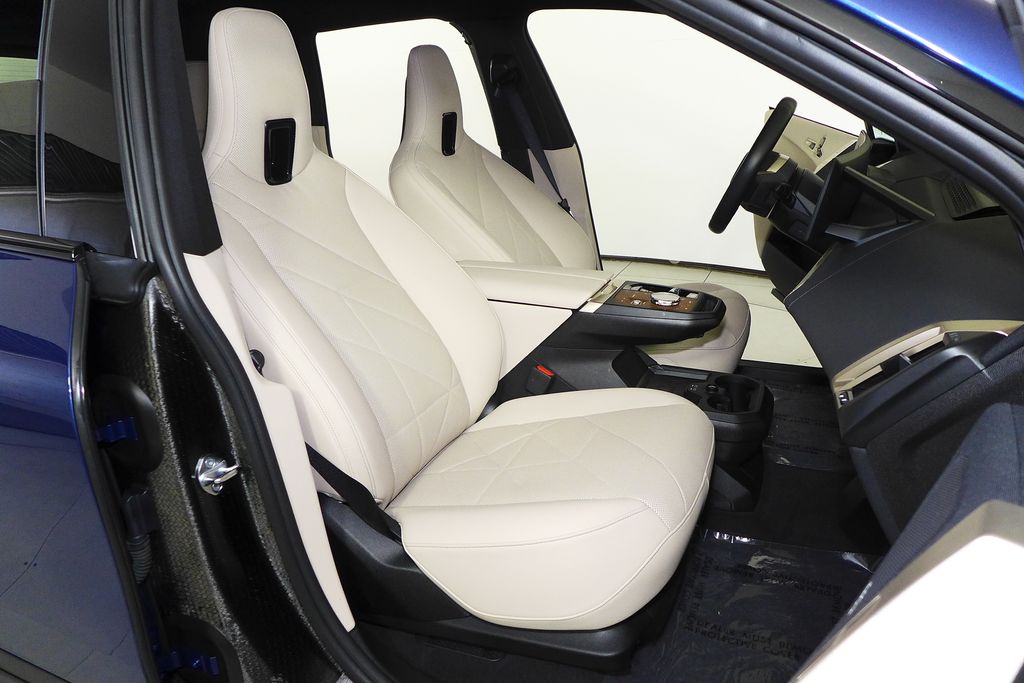 Thumbnail: 2023 BMW iX - 18