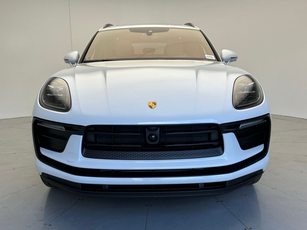 2025 Porsche Macan  25