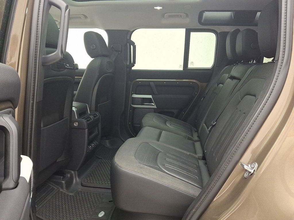 Thumbnail: 2020 Land Rover Defender - 9