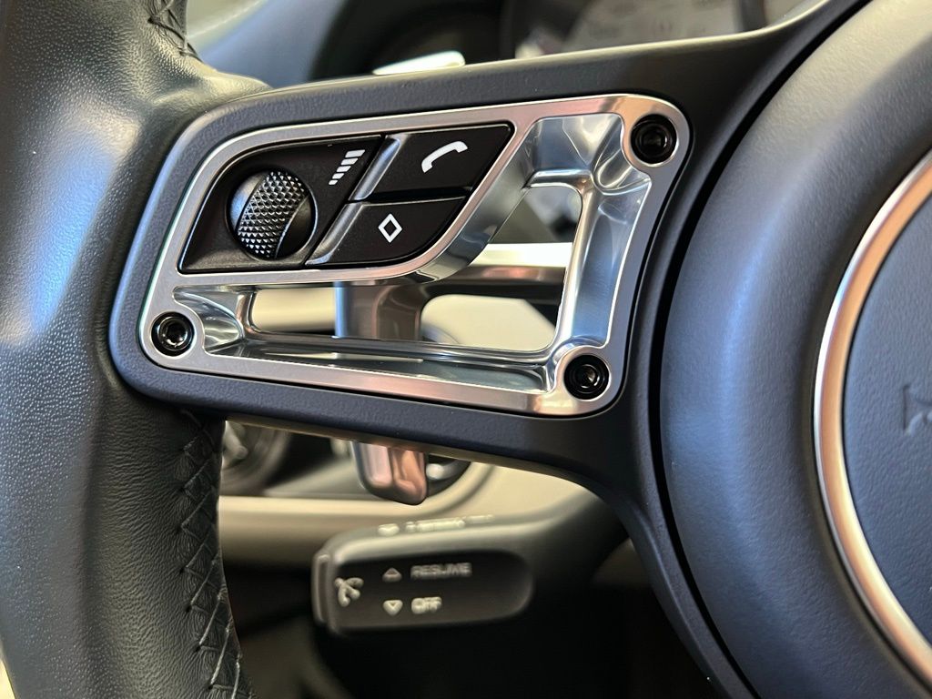 Thumbnail: 2019 Porsche 911 - 8