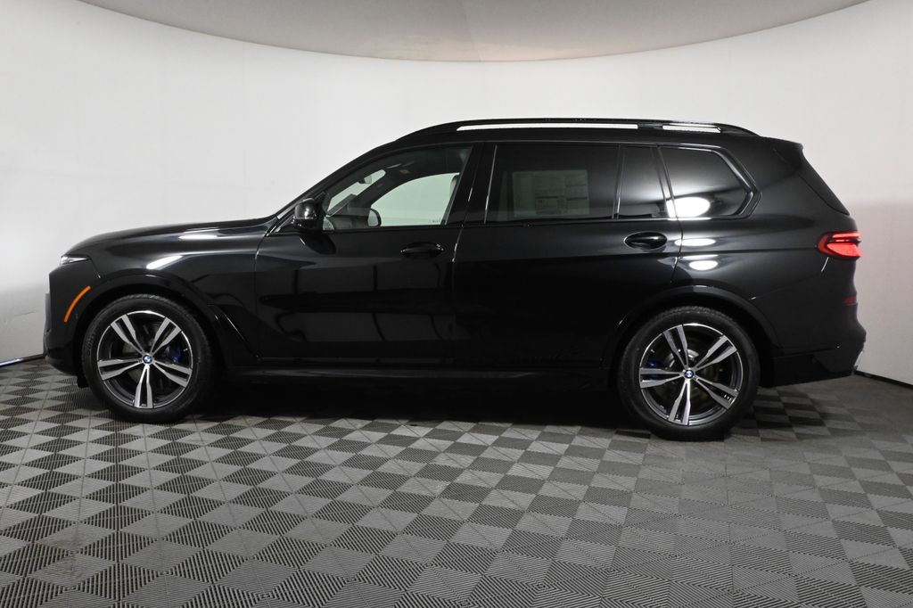 2025 BMW X7 M60i 2