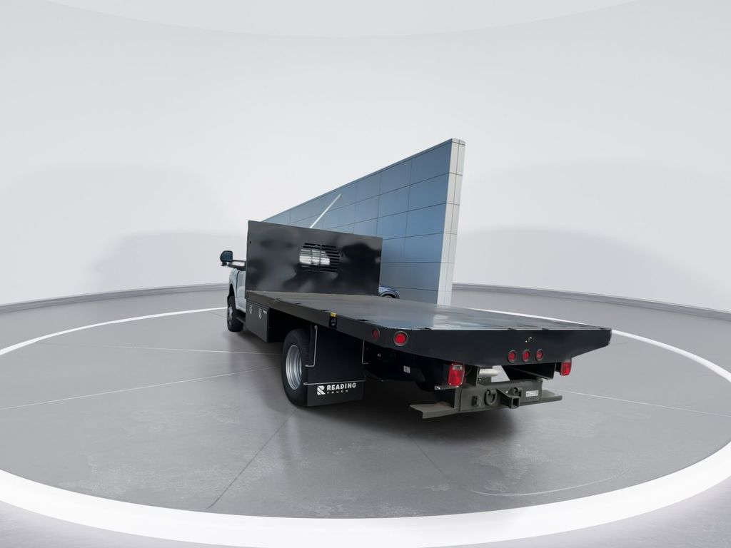 New 2024 Oxford White Ford F-350® XL image 8