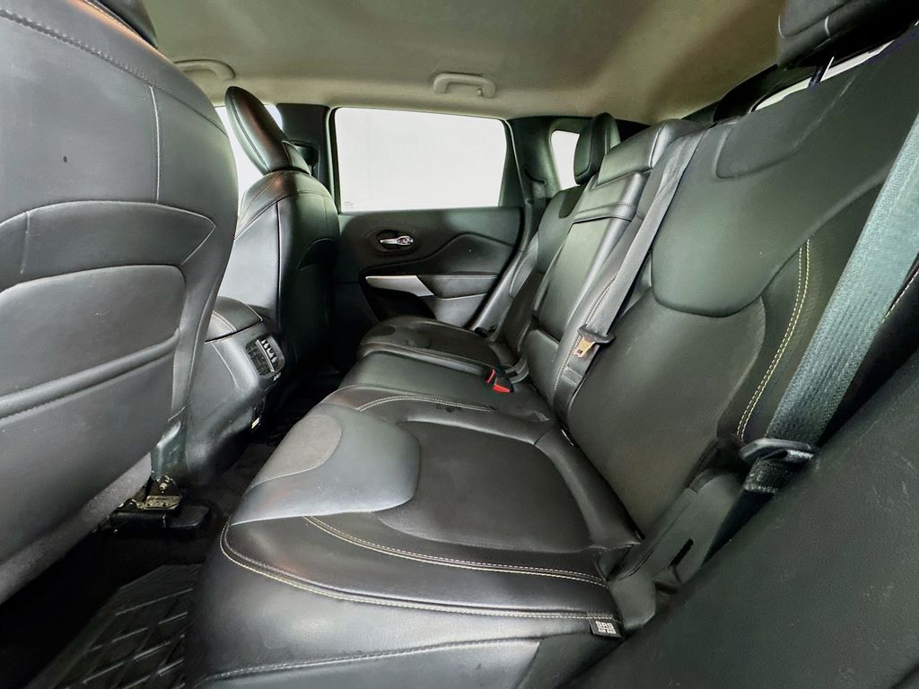 Used Car 2018 Jeep Cherokee  Latitude Plus For Sale Under $10,000 In Austin, Texas