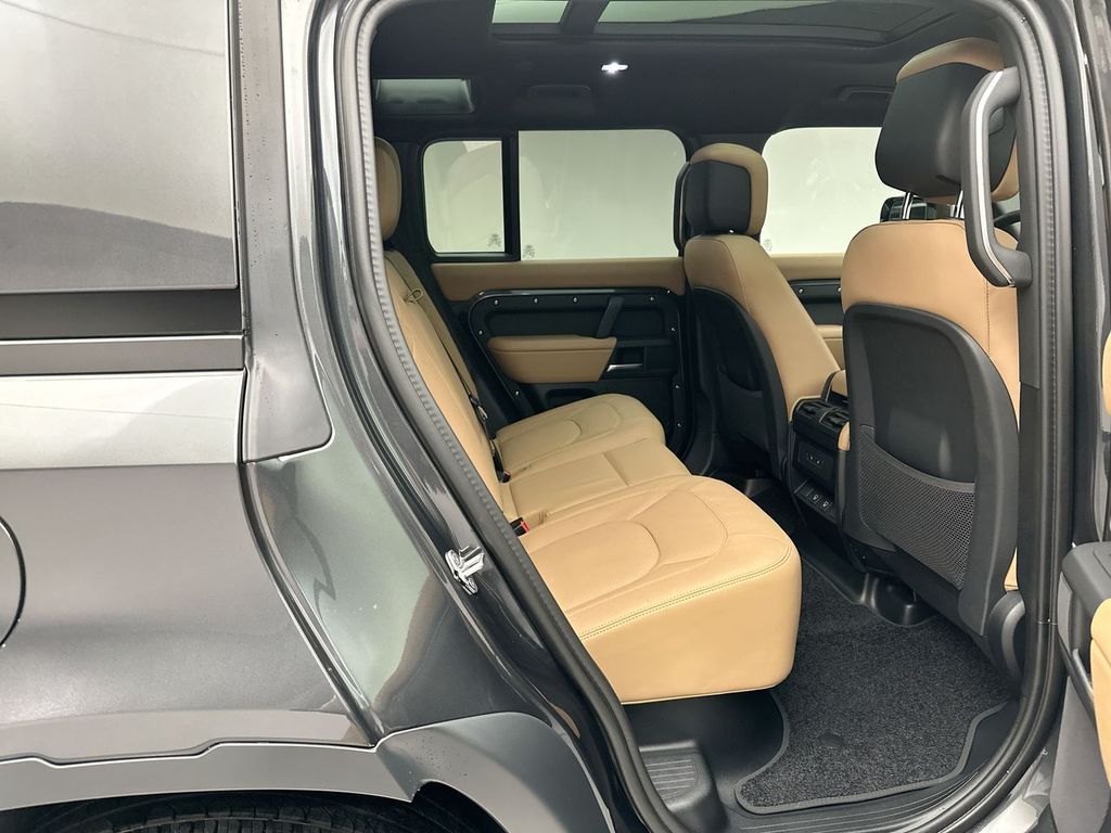 2025 Land Rover Defender 110 6