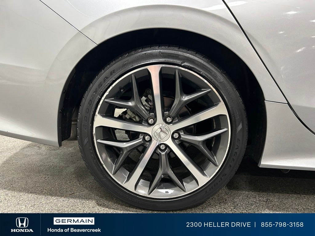 Used 2022 Silver Honda Touring image 10