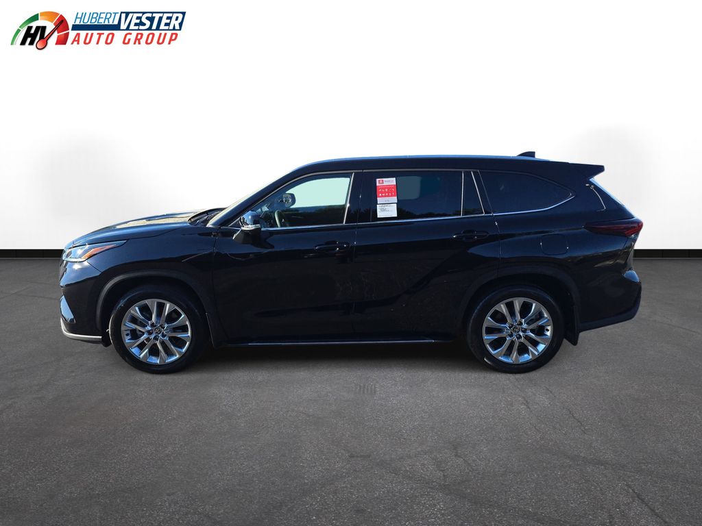 2026 Toyota Highlander Limited's photo