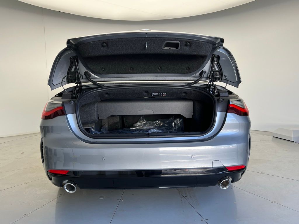 Thumbnail: 2026 BMW 4 Series - 9