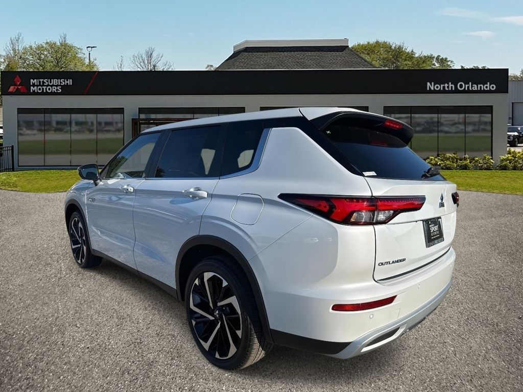 2025 Mitsubishi Outlander Plug-in Hybrid SE - Photo 6