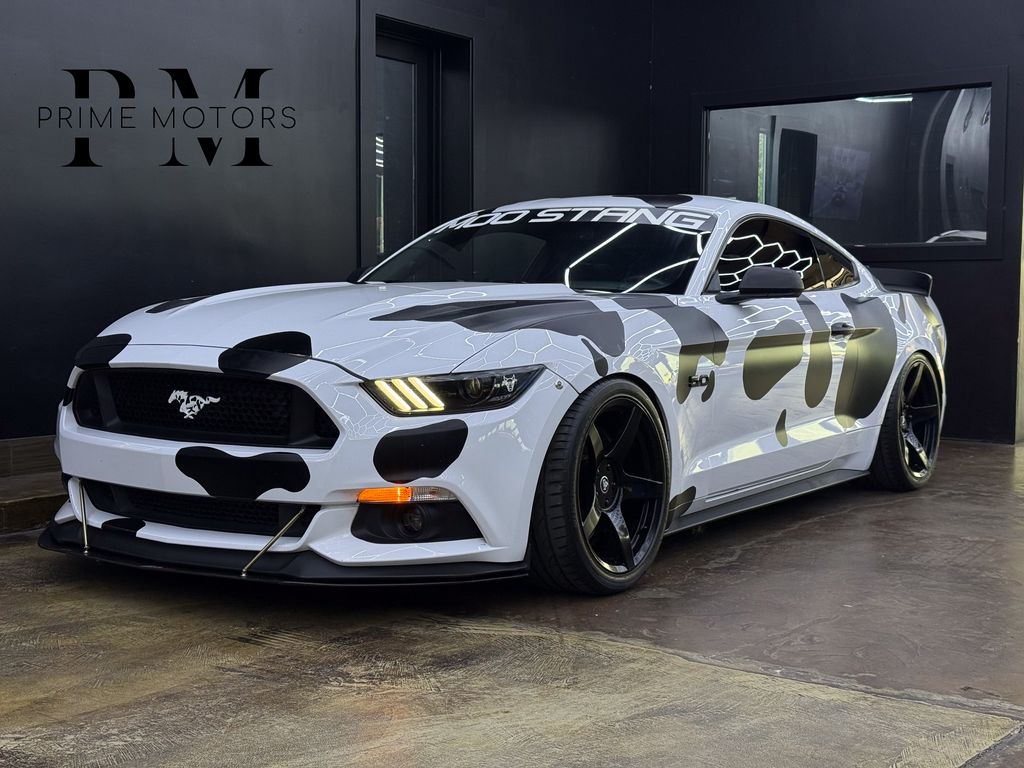 Oxford White 2017 Ford Mustang Coupe Rear-Wheel Drive 6-Speed Manual