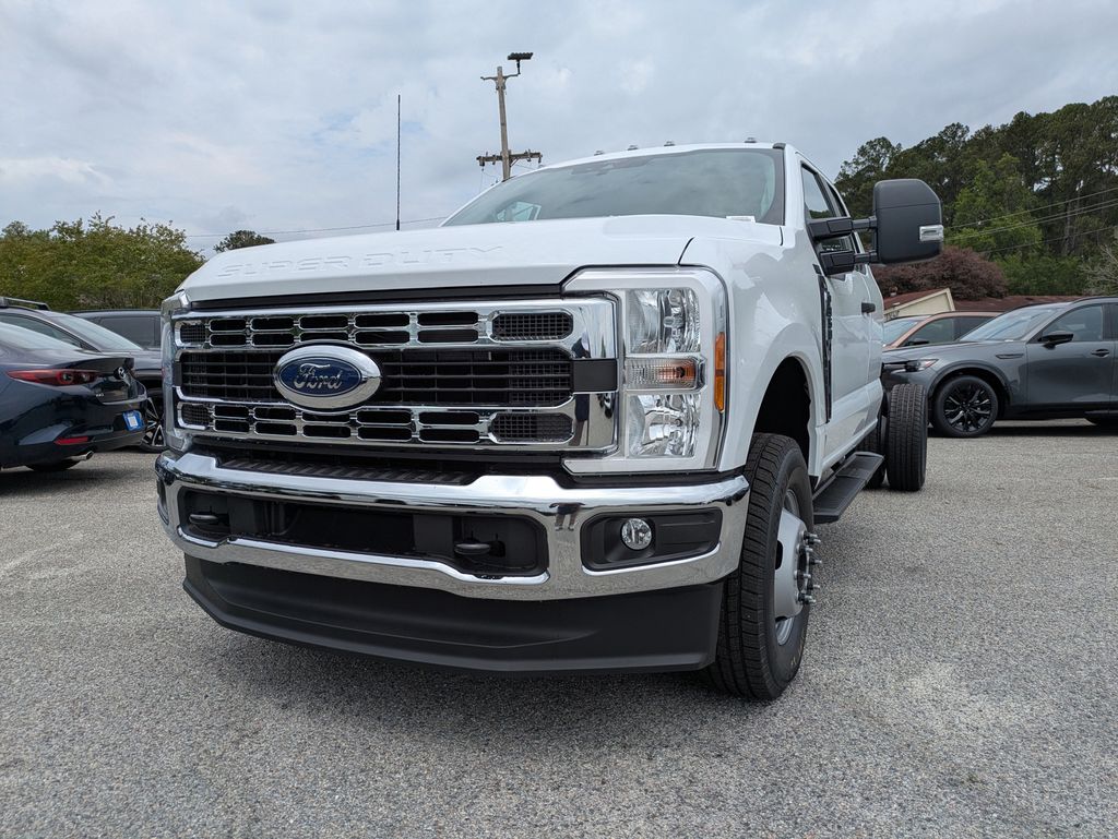 2026 Ford F-350 Chassis XL