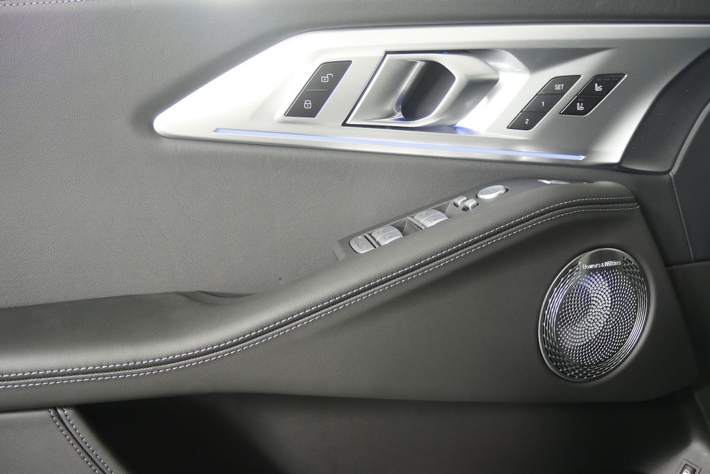 Thumbnail: 2026 BMW XM - 10