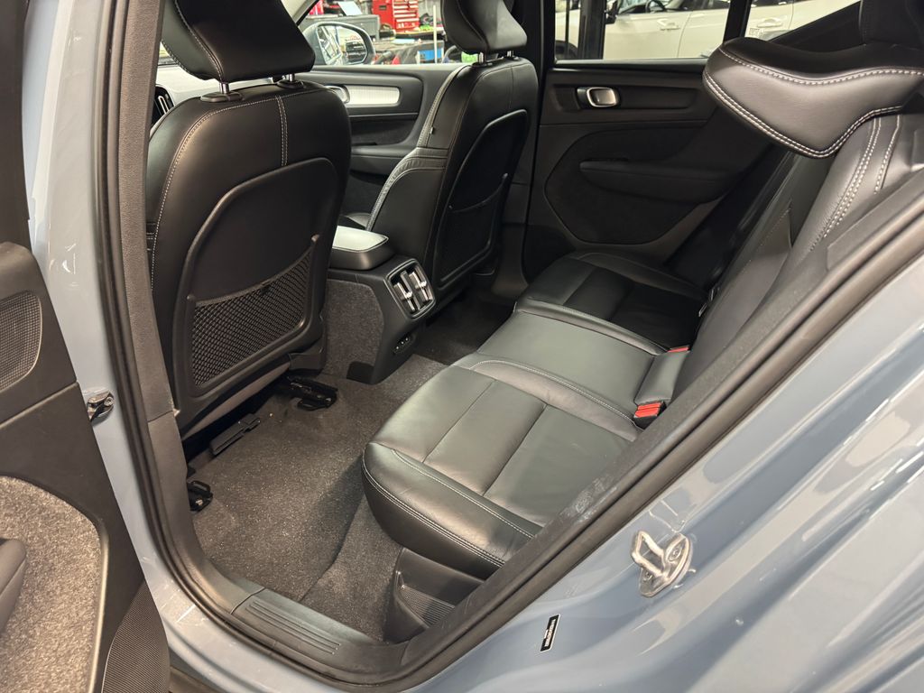 2022 Volvo XC40 Momentum