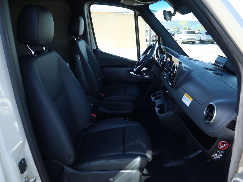 Thumbnail: 2025 Mercedes-Benz Sprinter - 21